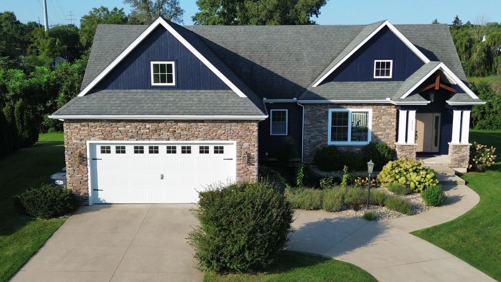 2400 Bay Pointe Drive, St. Joseph
