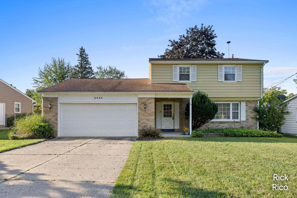 5434 Edgelawn Drive, Kentwood