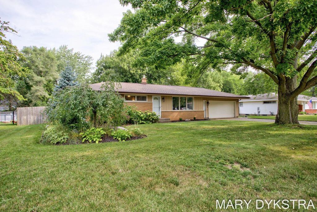 585 Huizenga Avenue, Zeeland