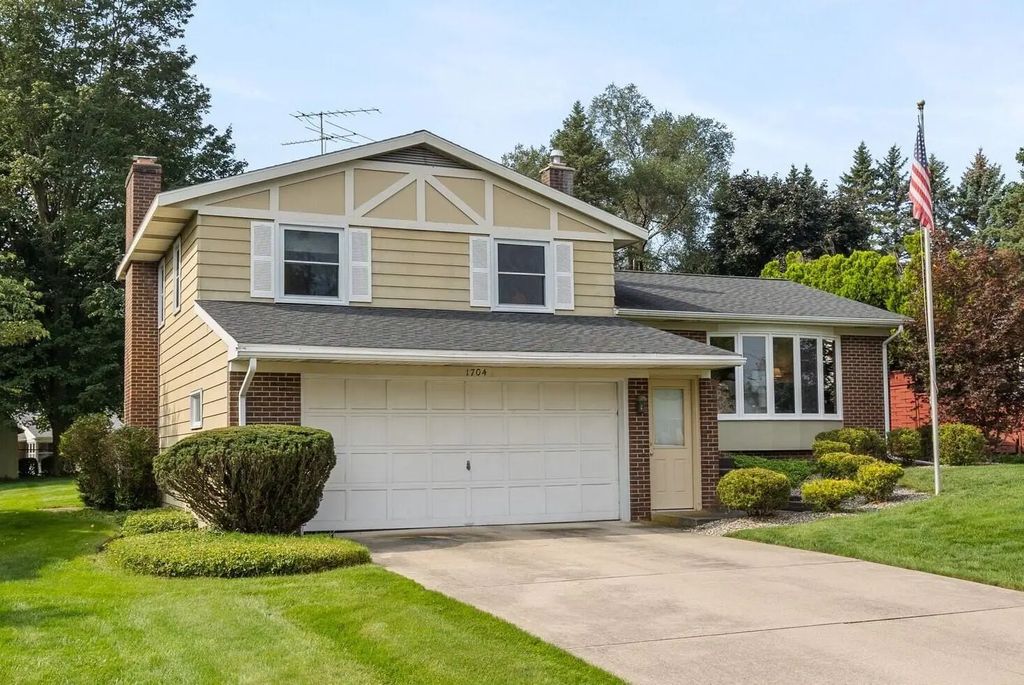 1704 Millbank Street, Grand Rapids