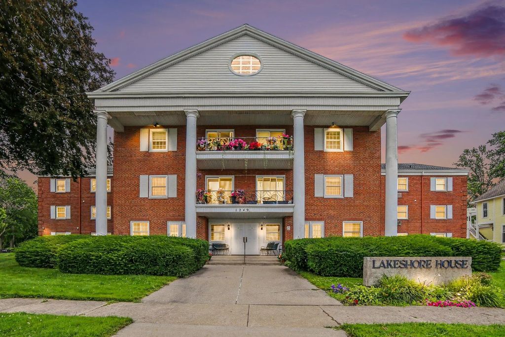 1249 Lakeshore Drive 315, Muskegon