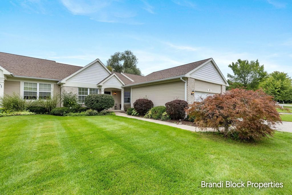 59 Pond Ridge Drive 20, Grand Rapids