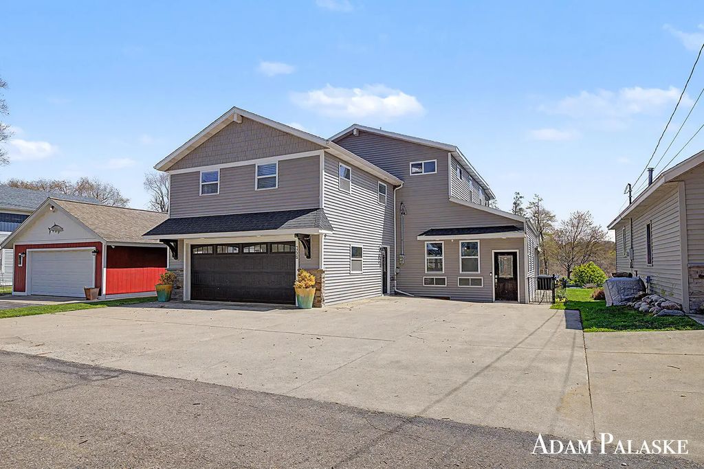 1775 Edwin Drive, Wayland