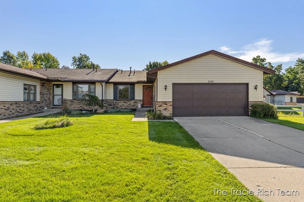 2142 Remington Way, Grand Rapids