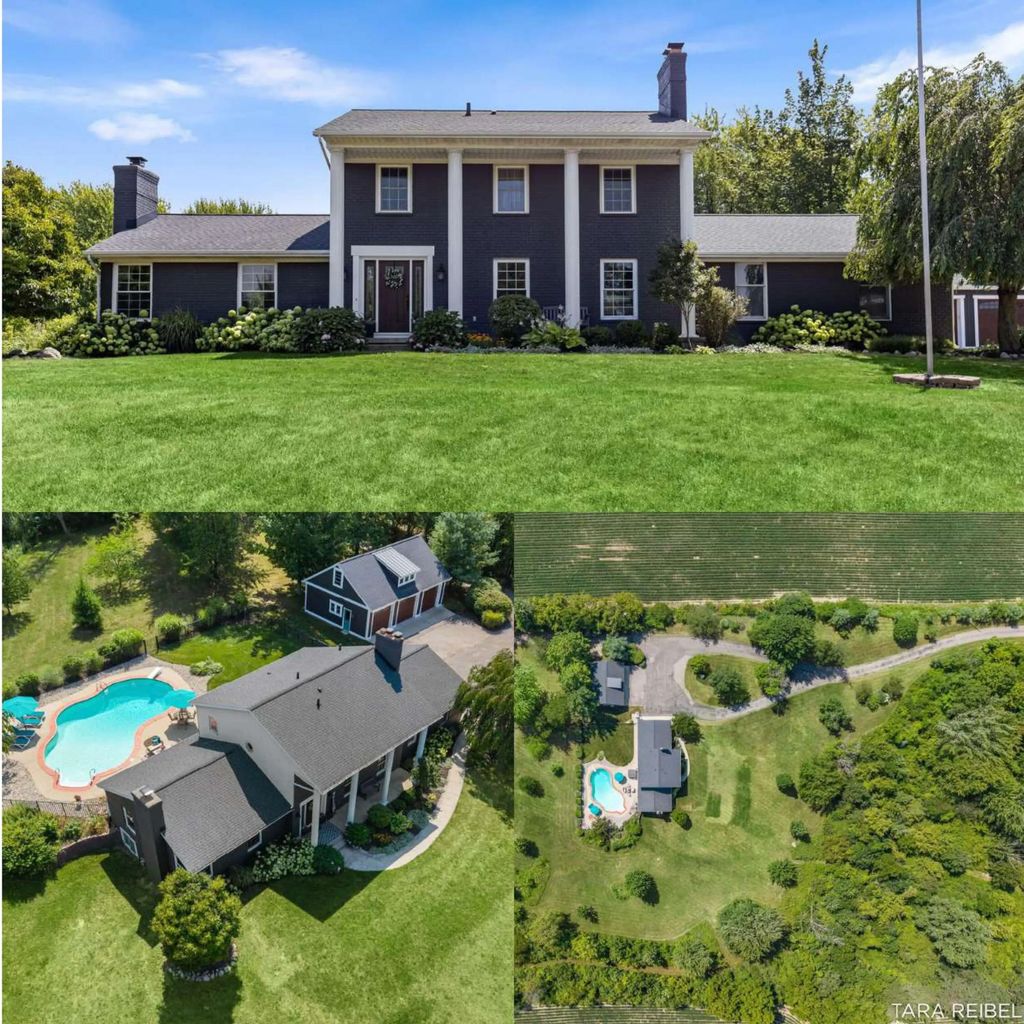 990 Riley Street, Hudsonville