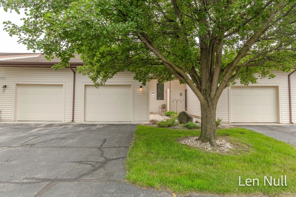 2742 Stonebluff Drive, Wyoming