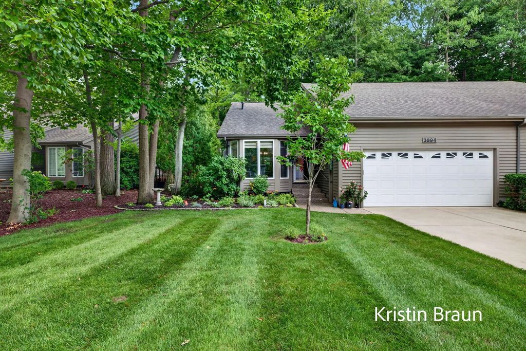 3694 Arborway Drive, Norton Shores