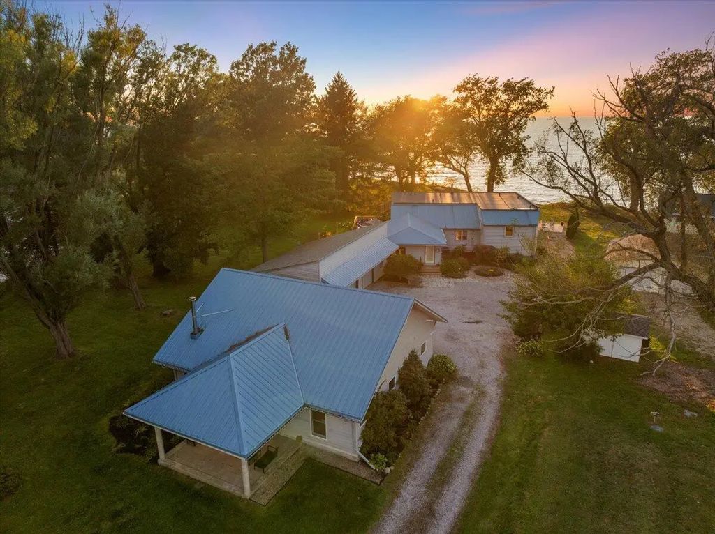 3960 Evergreen Lane, Benton Harbor