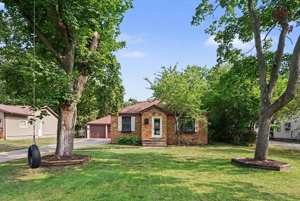 912 Wendover Boulevard, Norton Shores