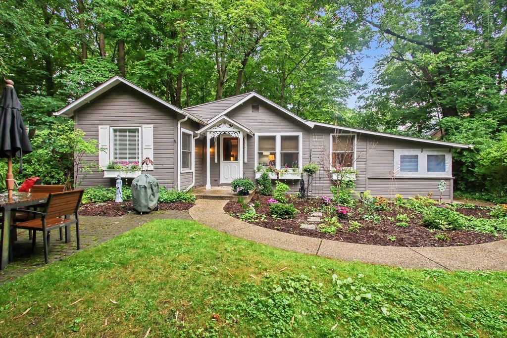 963 Allegan Street, Saugatuck