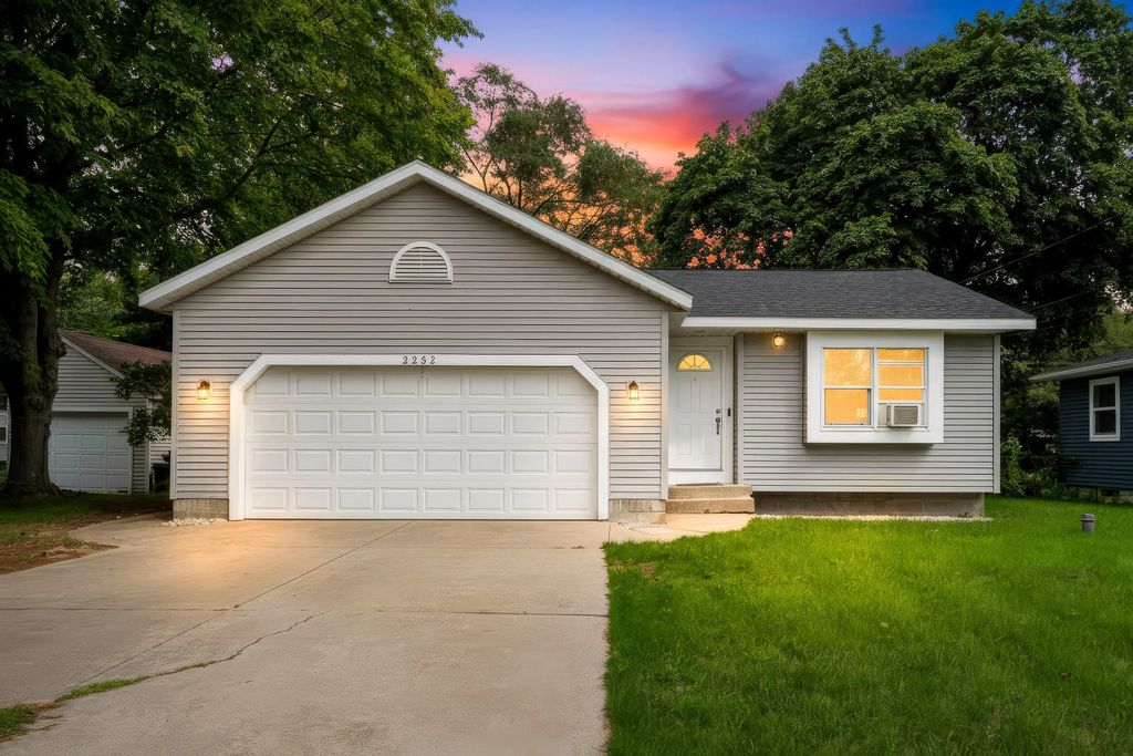 2252 Charles Street, Norton Shores