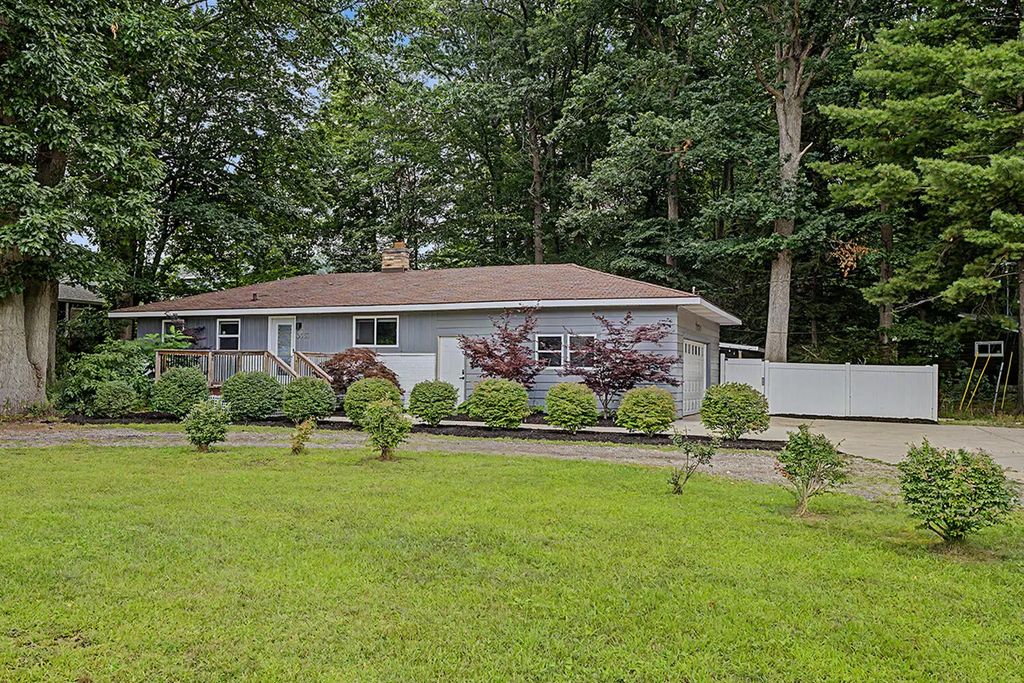 3333 Blue Star Highway, Saugatuck