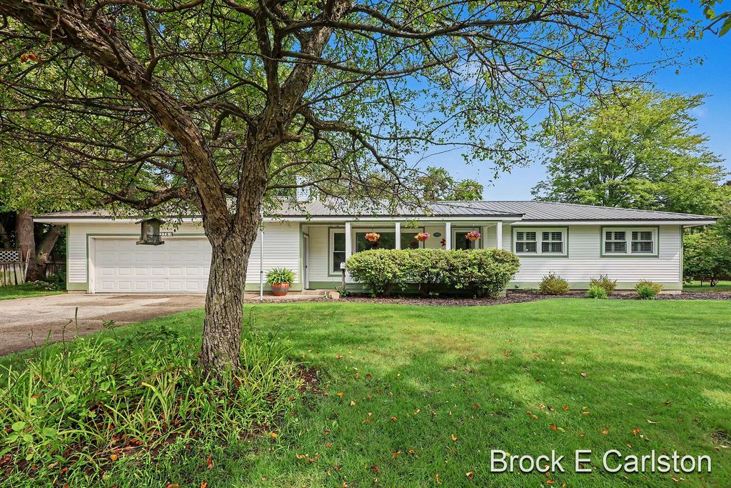1576 Hendrick Road, Norton Shores