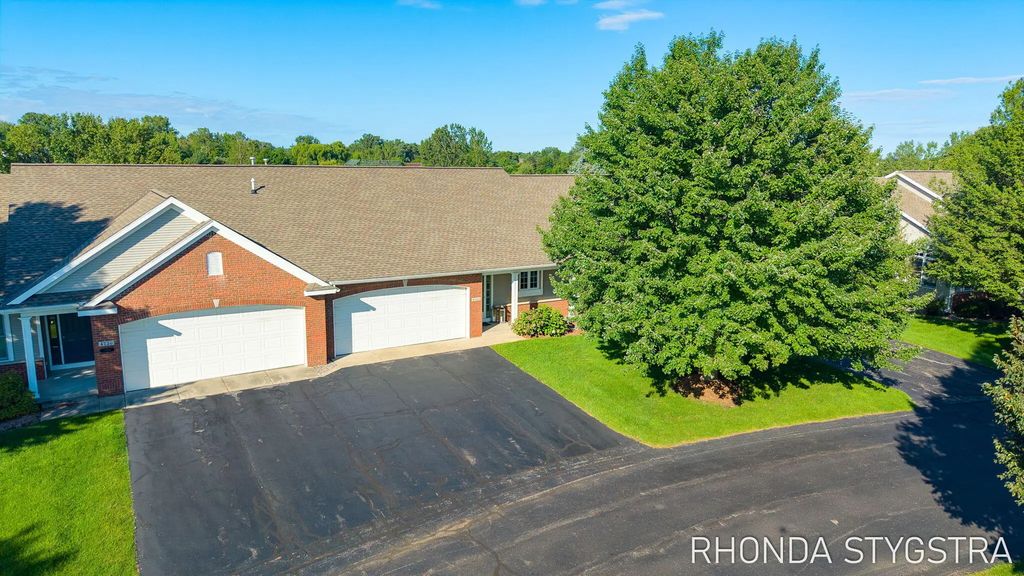 4732 Charleston Court, Holland