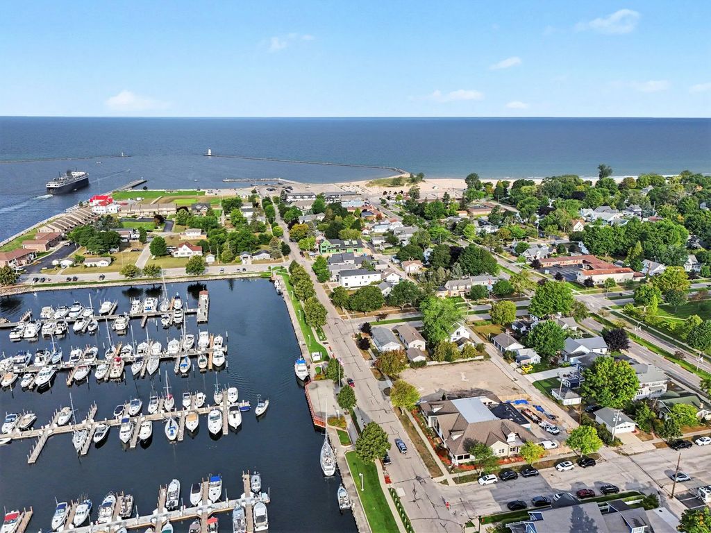 502 W Loomis Street 103, Ludington