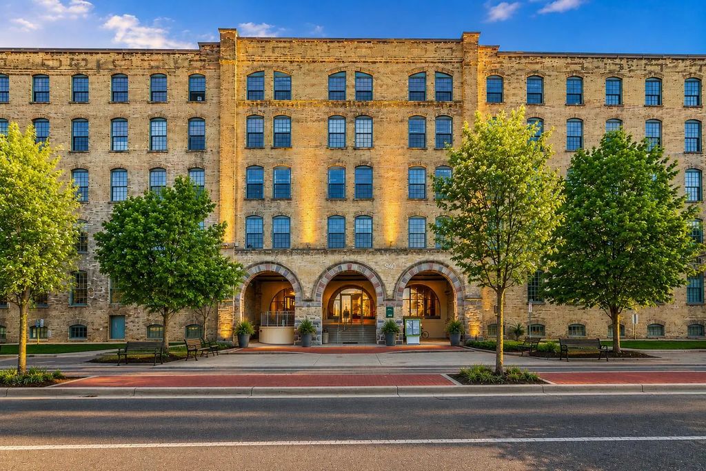 940 Monroe Avenue 405a, Grand Rapids