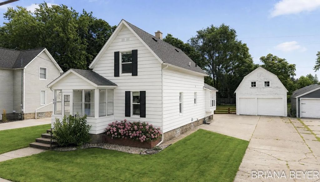 32 W Mckinley Avenue, Zeeland