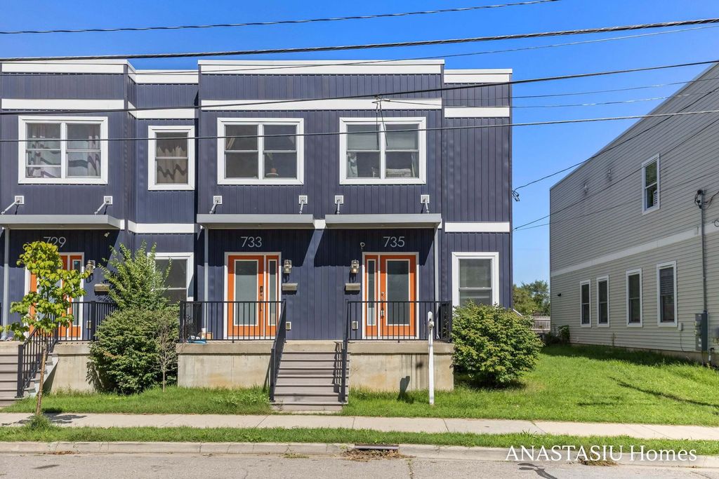 735 Bates Street, Grand Rapids