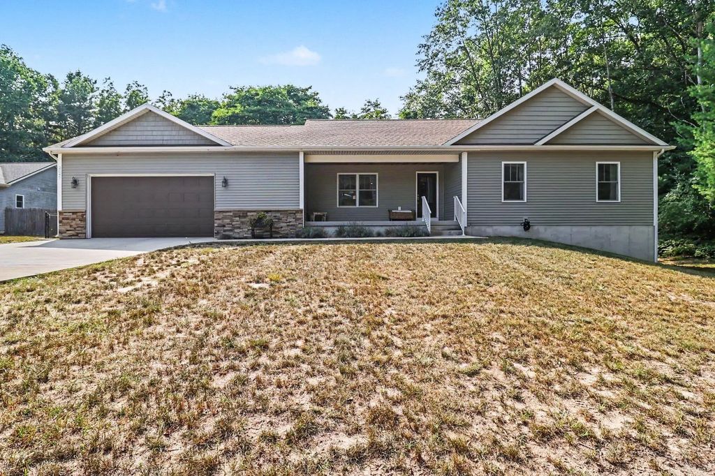 2047 N Lakeshore Drive, Ludington