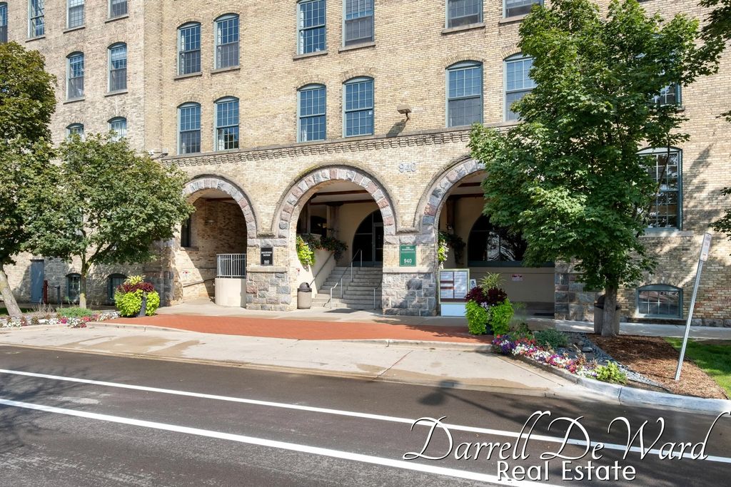 940 Monroe Avenue 221, Grand Rapids