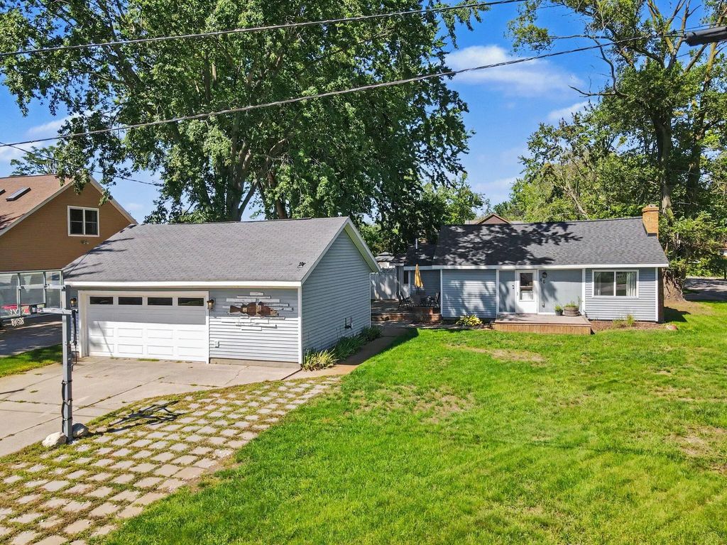 66 Lakeview Avenue, Norton Shores