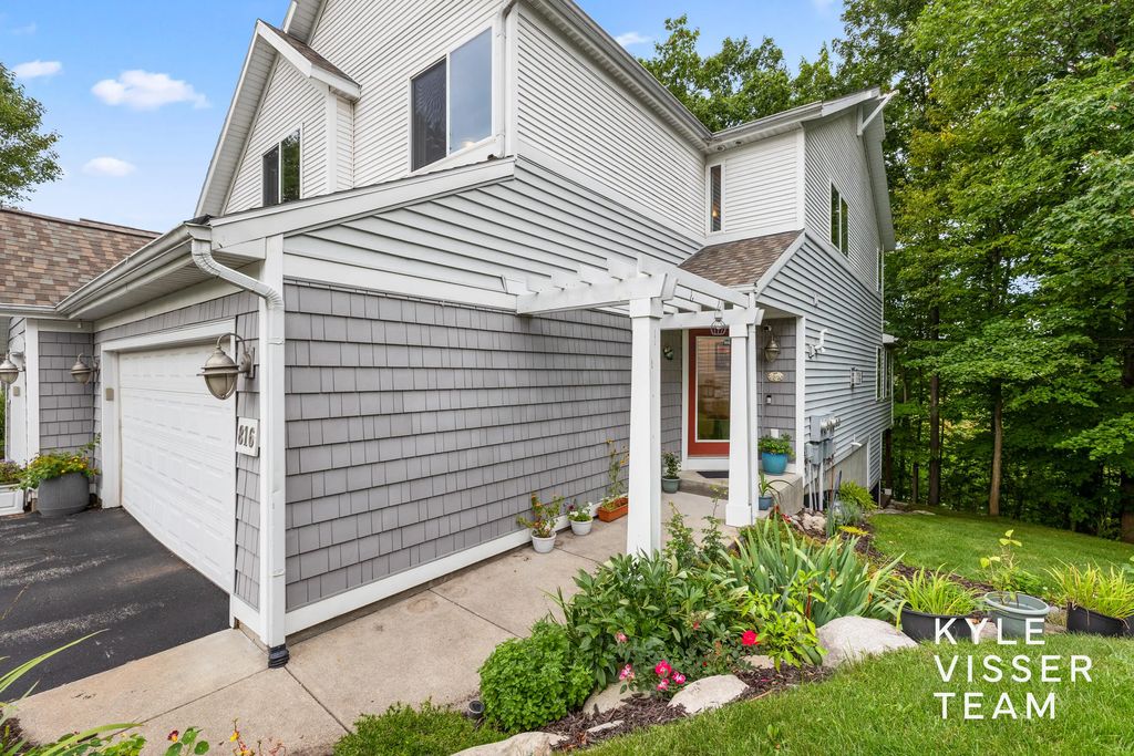 816 Pinnacle Run Drive 21, Grand Rapids