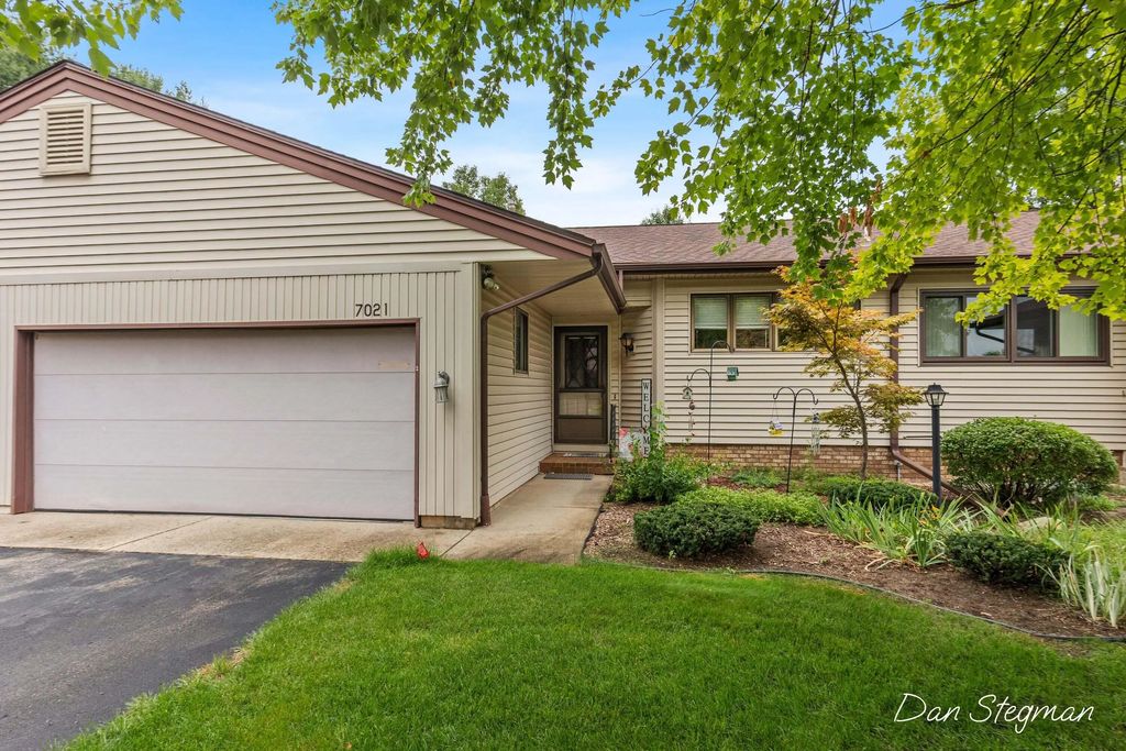 7021 Gardenview Court 19, Byron Center