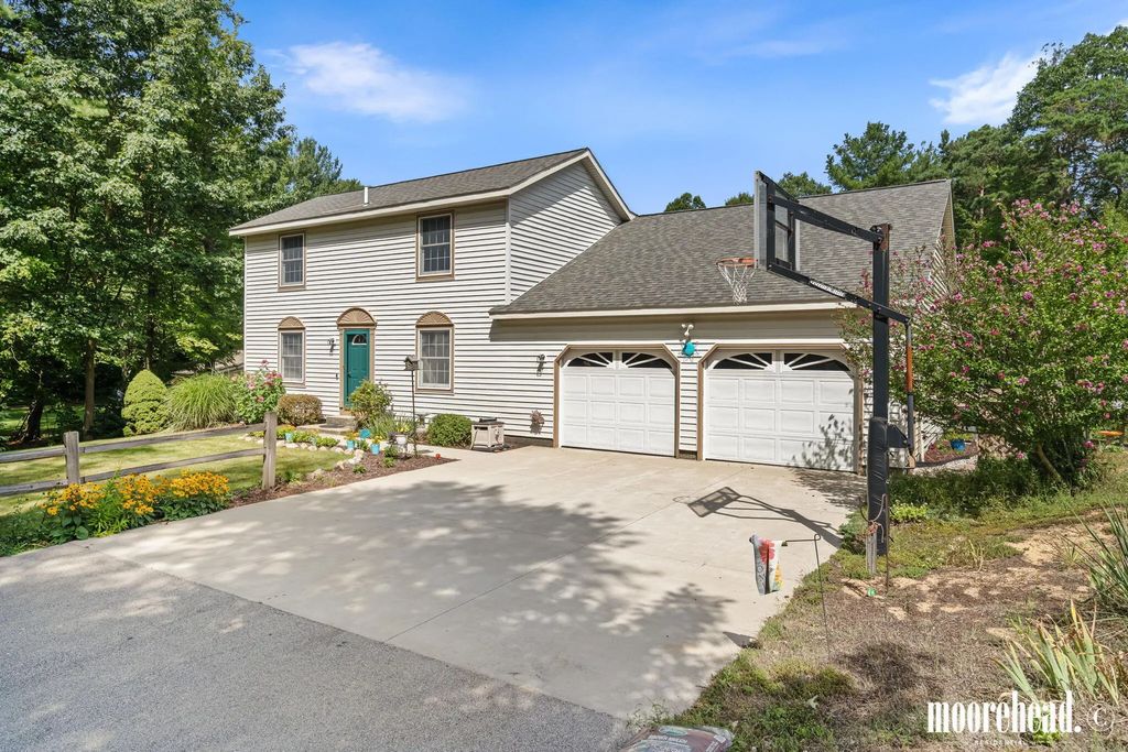 17047 Lincoln Street, Grand Haven