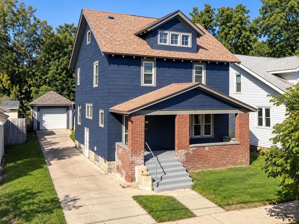 215 Brown Street, Grand Rapids