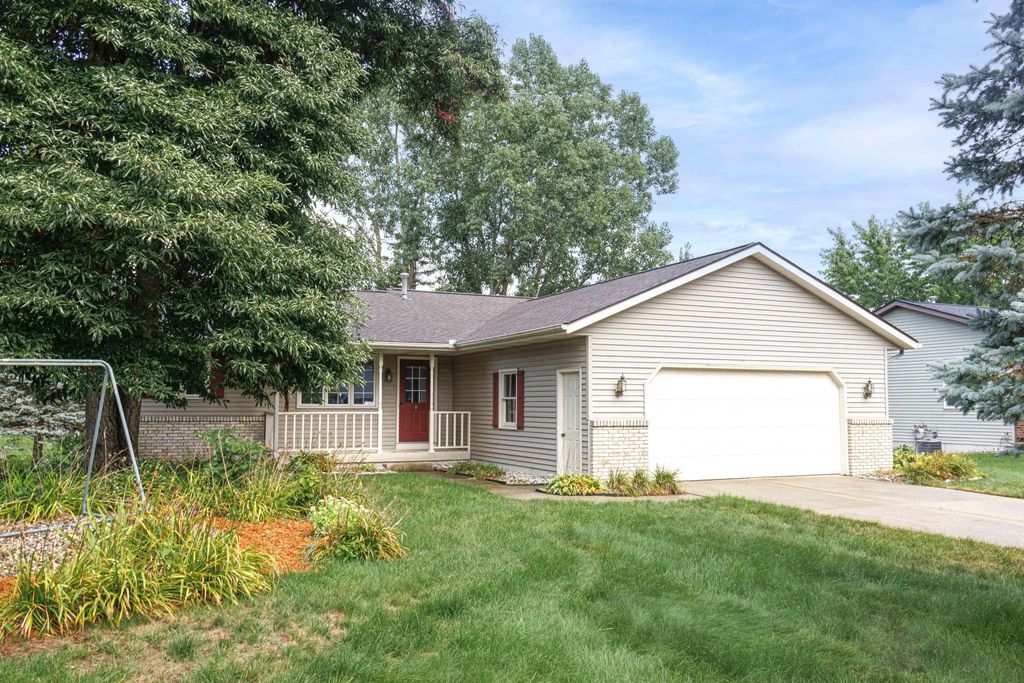 7446 Woodside Drive, Hudsonville