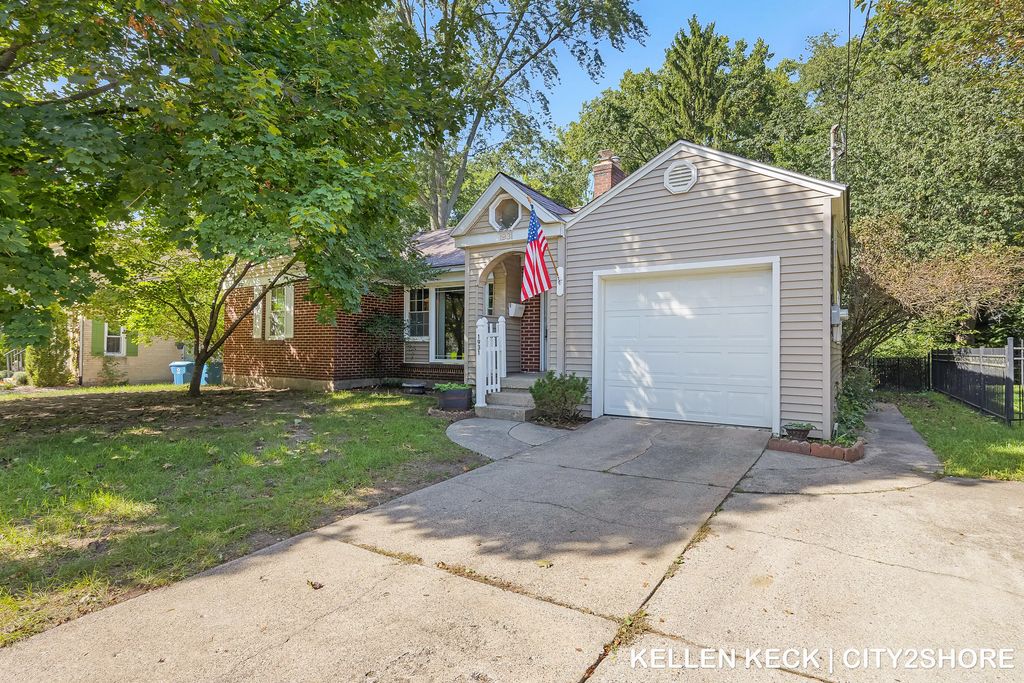 1931 Hall Street, East Grand Rapids