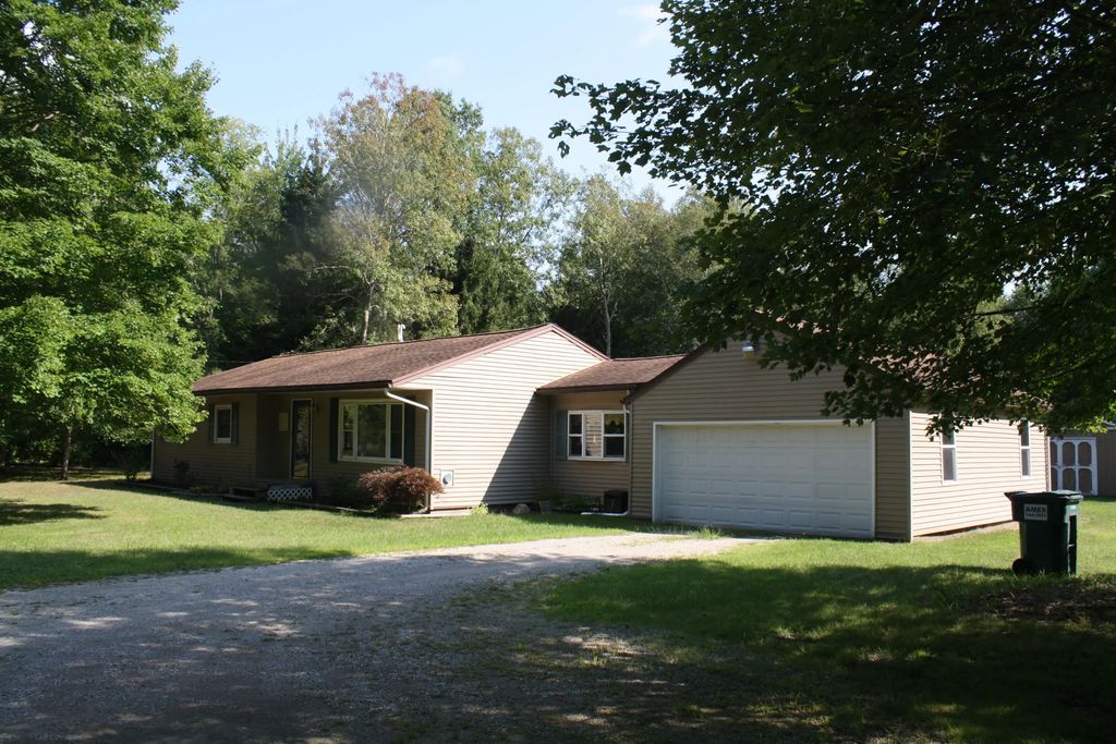 1807 W River Road, Muskegon