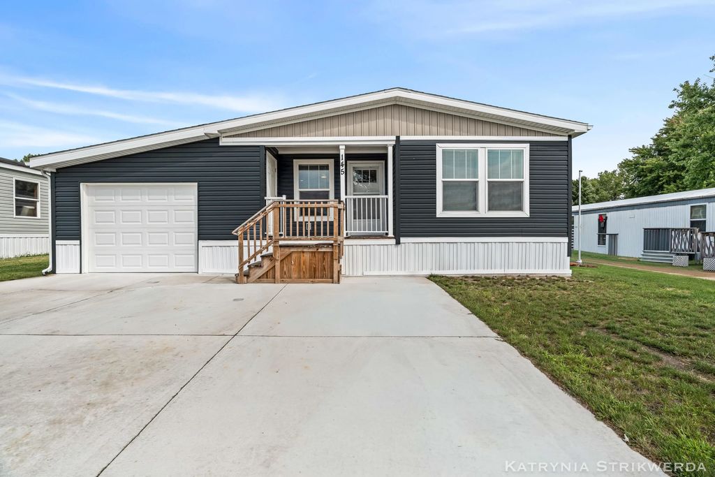 145 W Pin Oak Drive, Coopersville