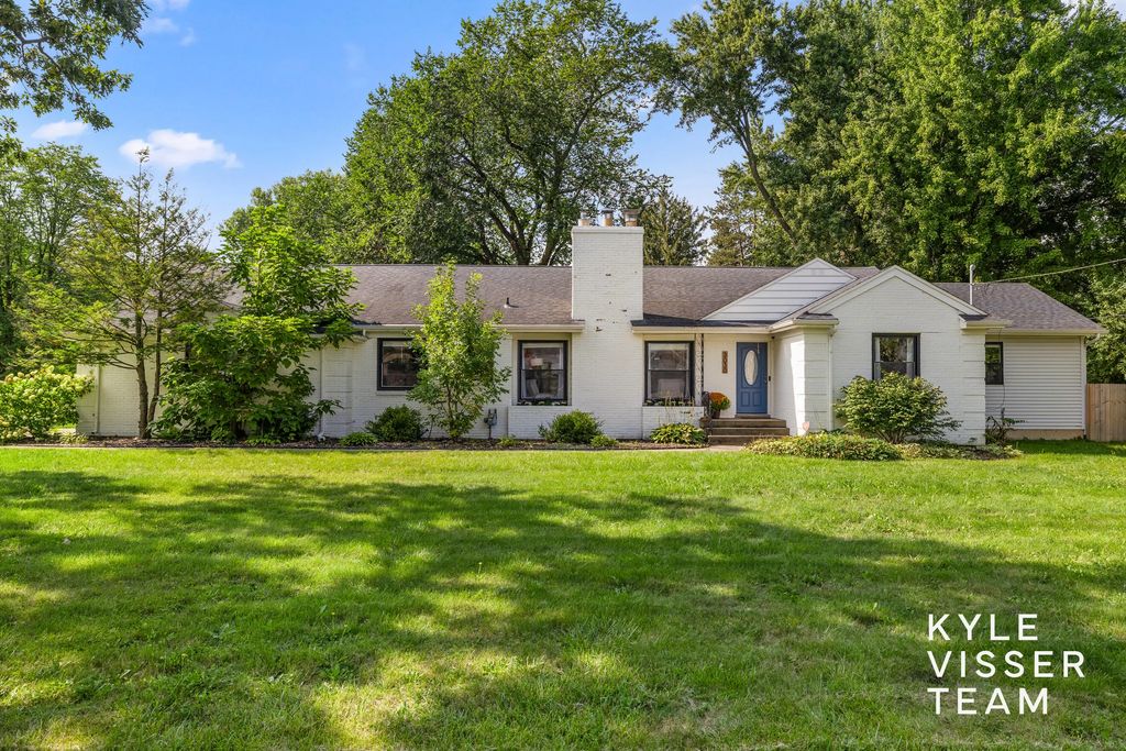 3030 Cascade Road, East Grand Rapids