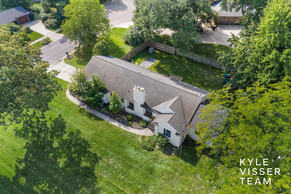 3030 Cascade Road, East Grand Rapids