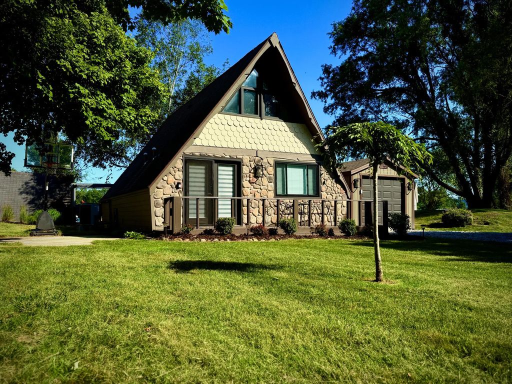 1864 N 24th Avenue, Mears