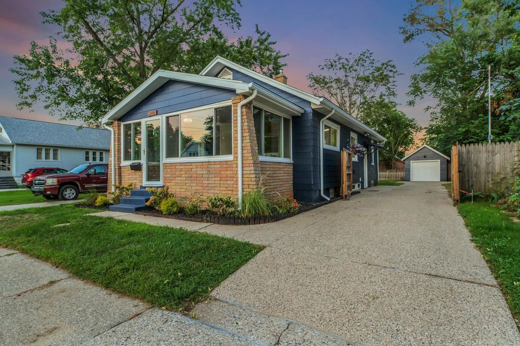 2416 Woodward Avenue, Wyoming