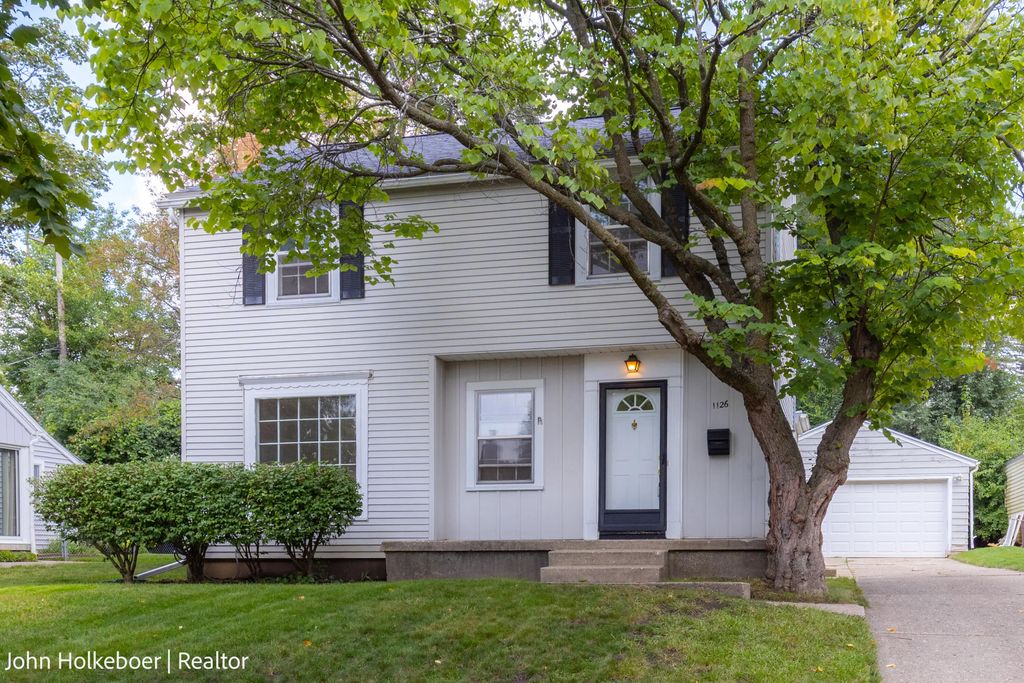 1126 Kenesaw Drive, East Grand Rapids