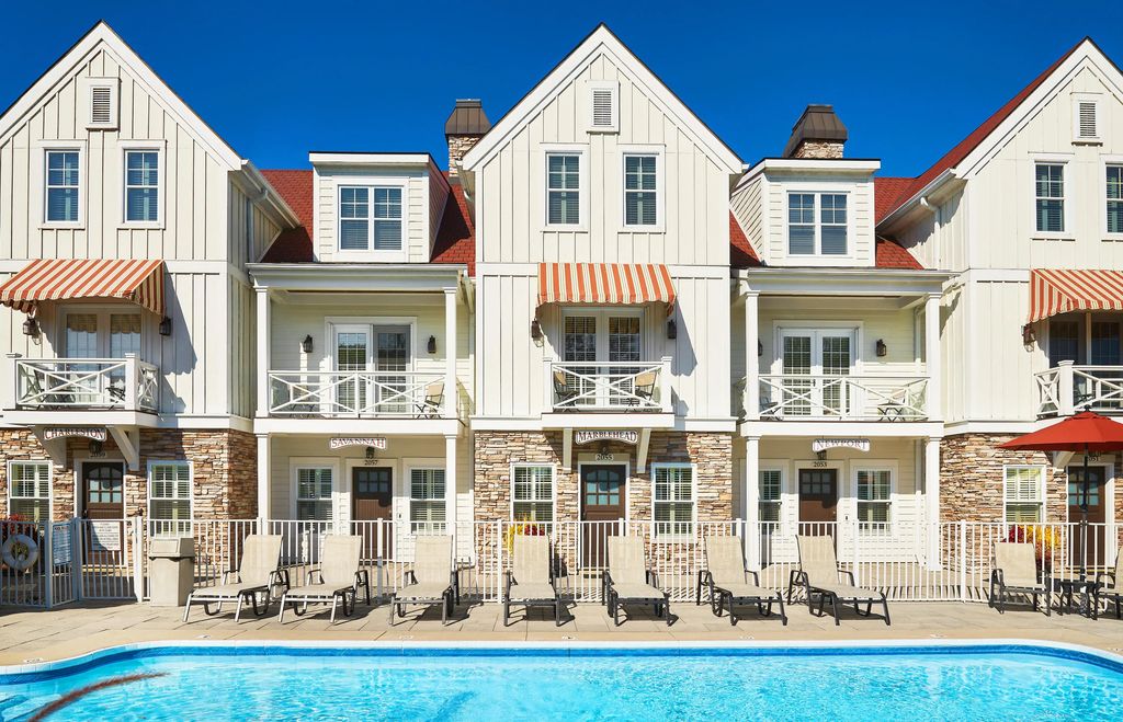 2057 Lake Street 6j, Holland