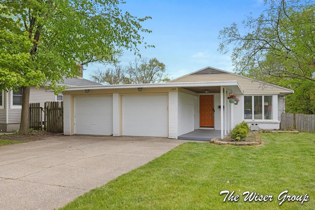 1742 Boston Street, Grand Rapids