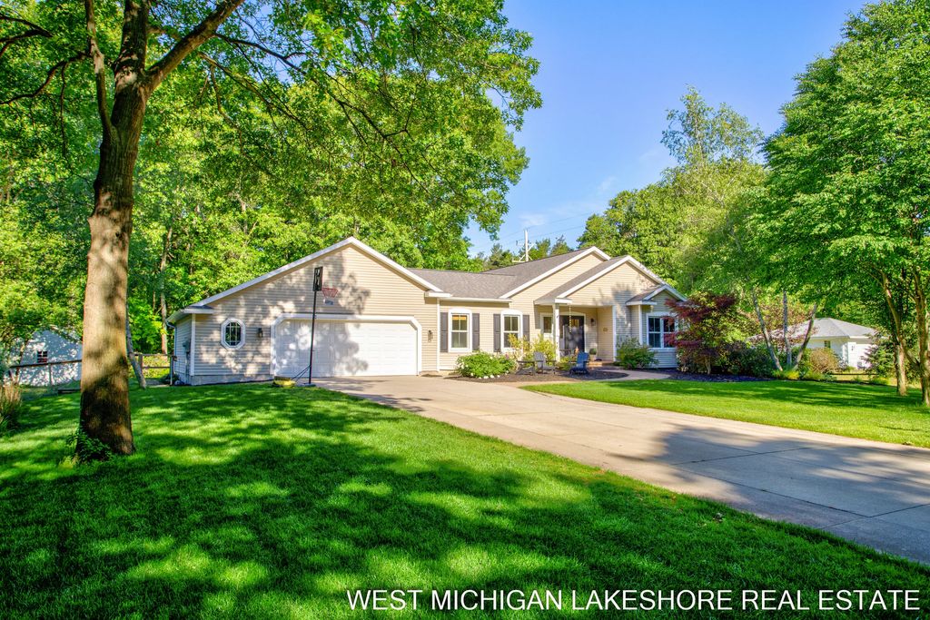 3260 Lorrimar Lane, Saugatuck