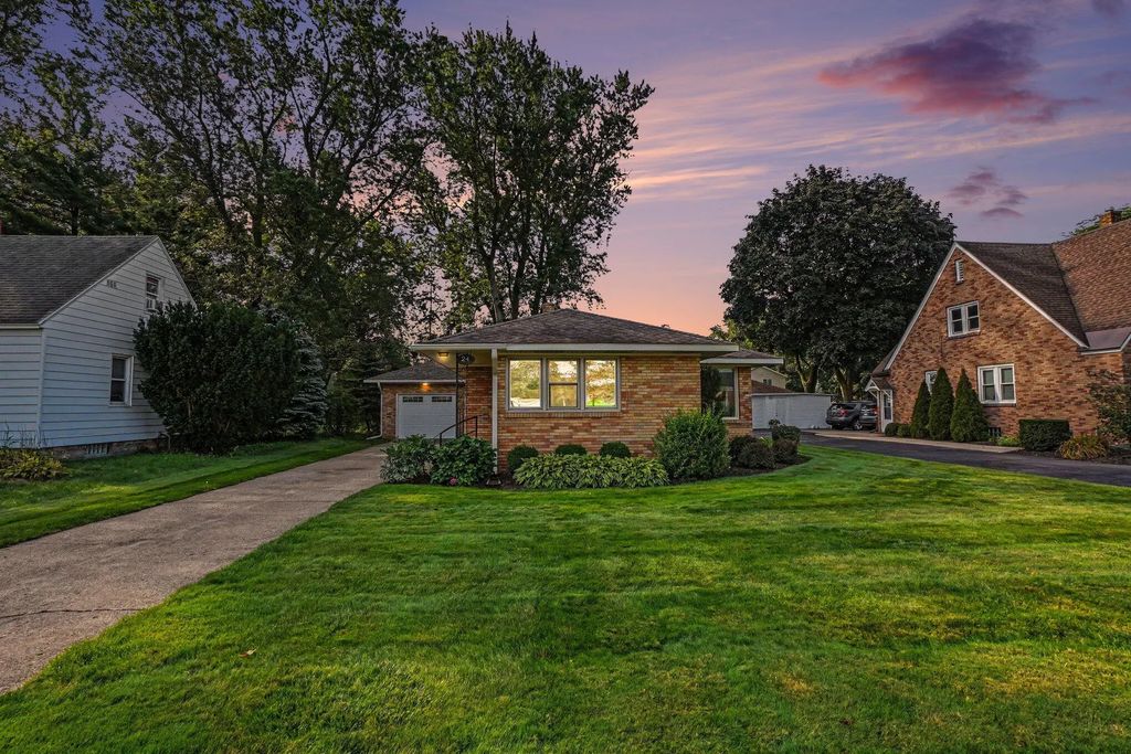 24 E 32nd Street, Holland
