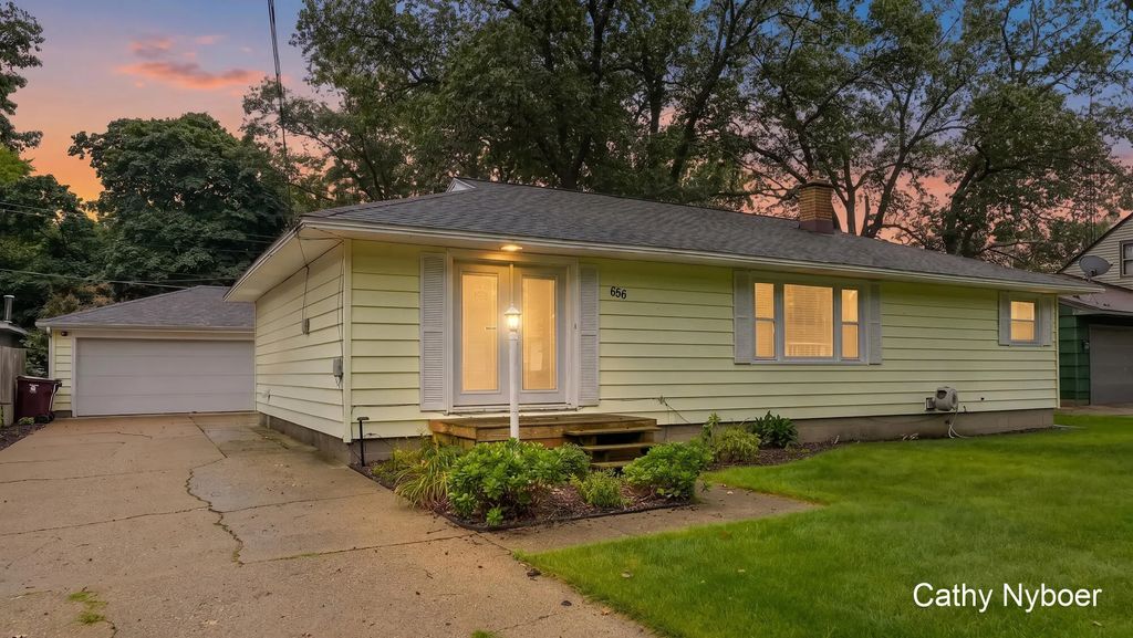 656 West Street, Muskegon