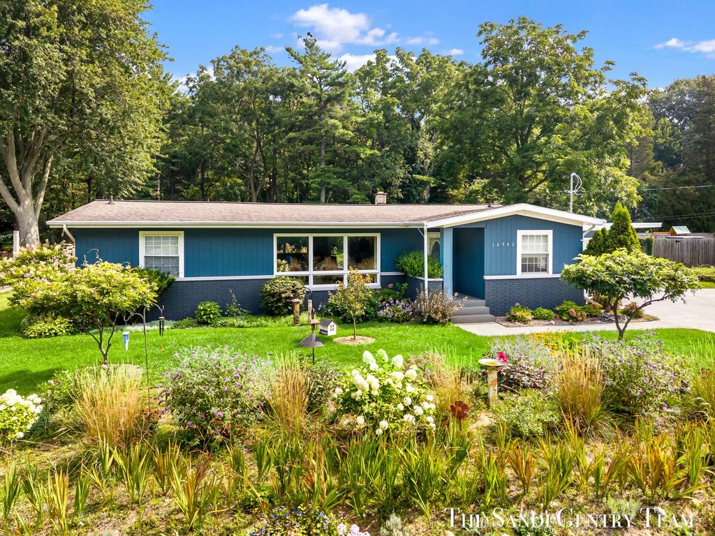 14942 Lakeshore Drive, Grand Haven