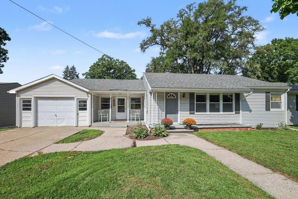 832 N Jefferson Street, Lowell
