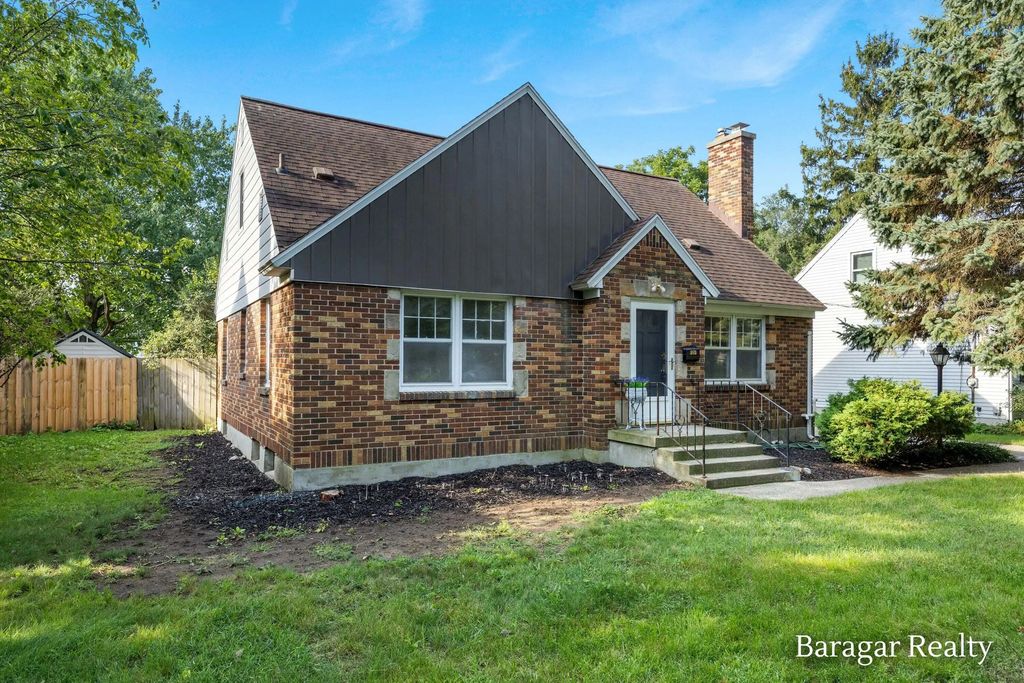 920 Ellsmere Street, Grand Rapids