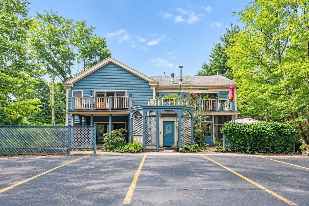 800 North Shore Drive 2, South Haven