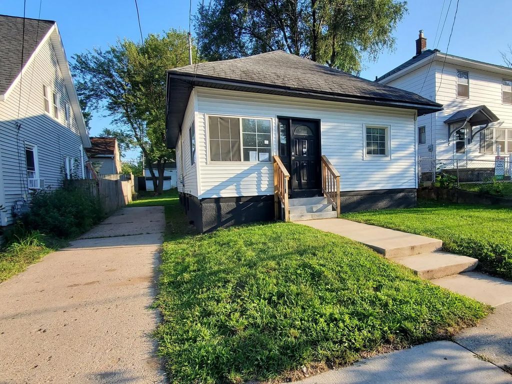 1106 Dickinson Street, Grand Rapids