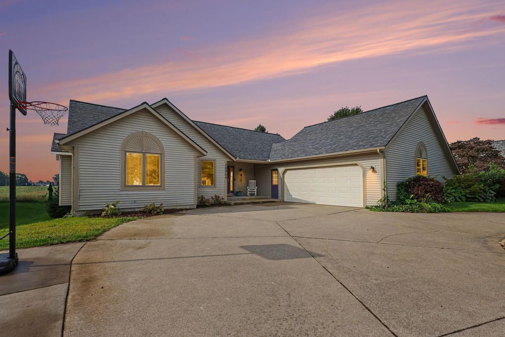10068 Holiday Drive, Zeeland