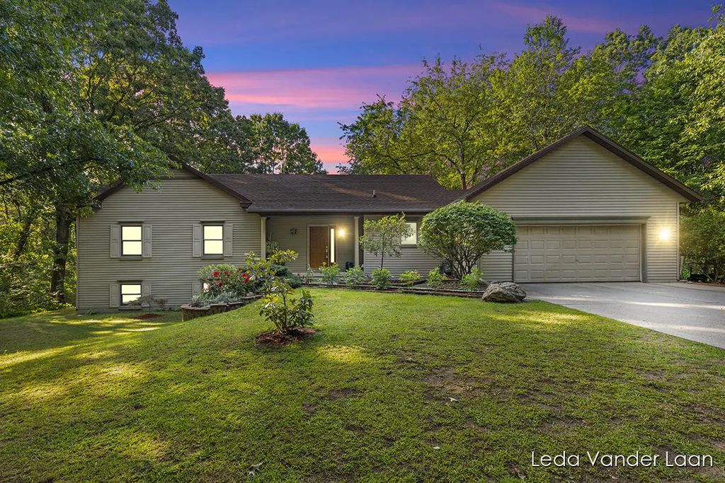 9520 Hidden Bluff Drive, Rockford